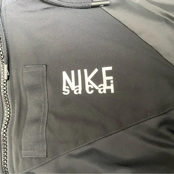 Nike top sacai apparel